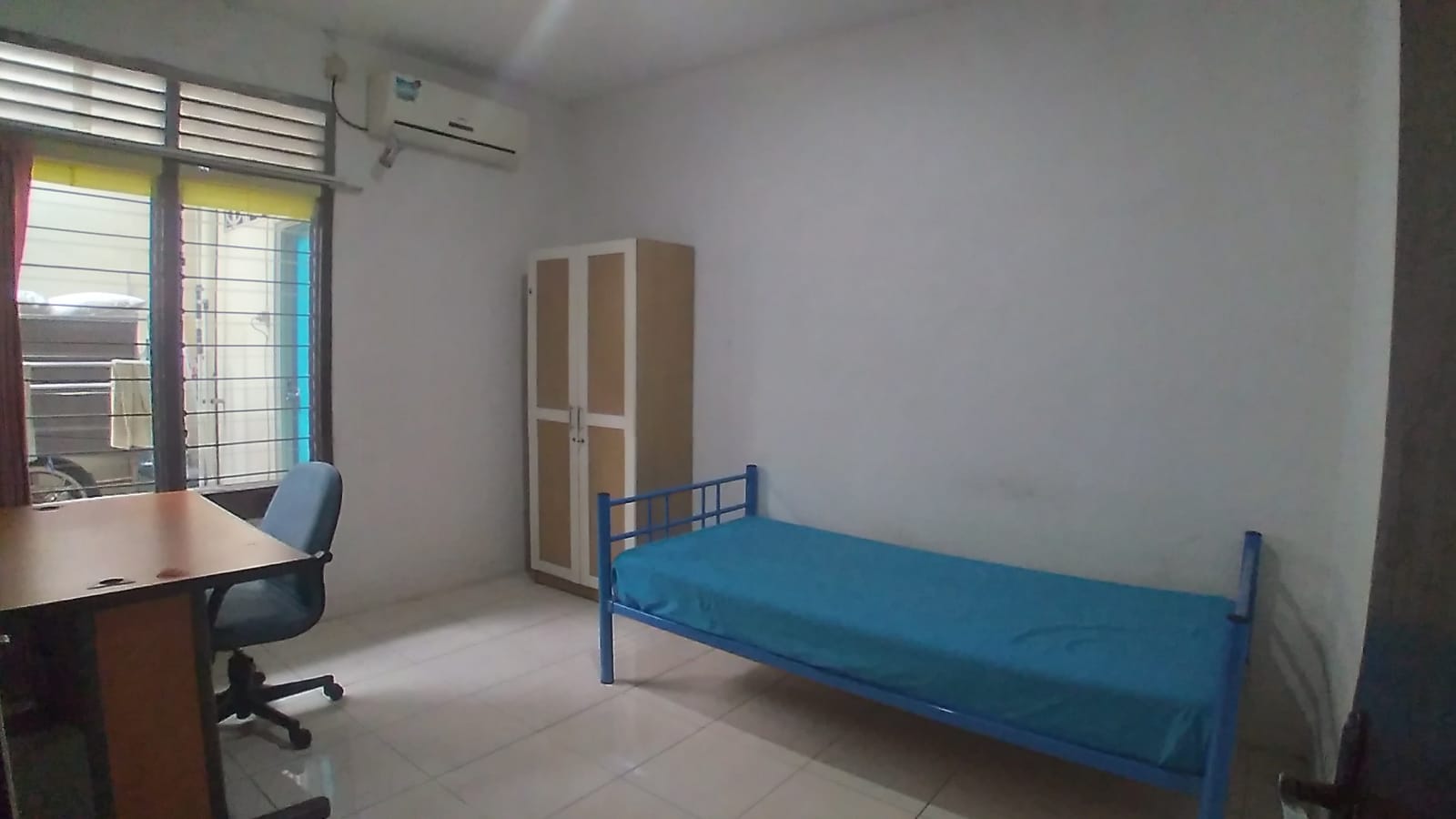 kamar mandi luar, Rp. 1,8 juta/bulan, listrik bukan token, AC, Wifi